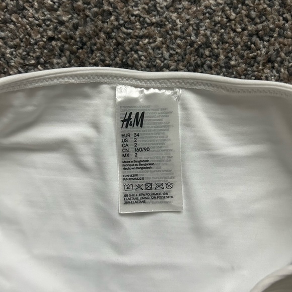 White bikini - Picture 2 of 5